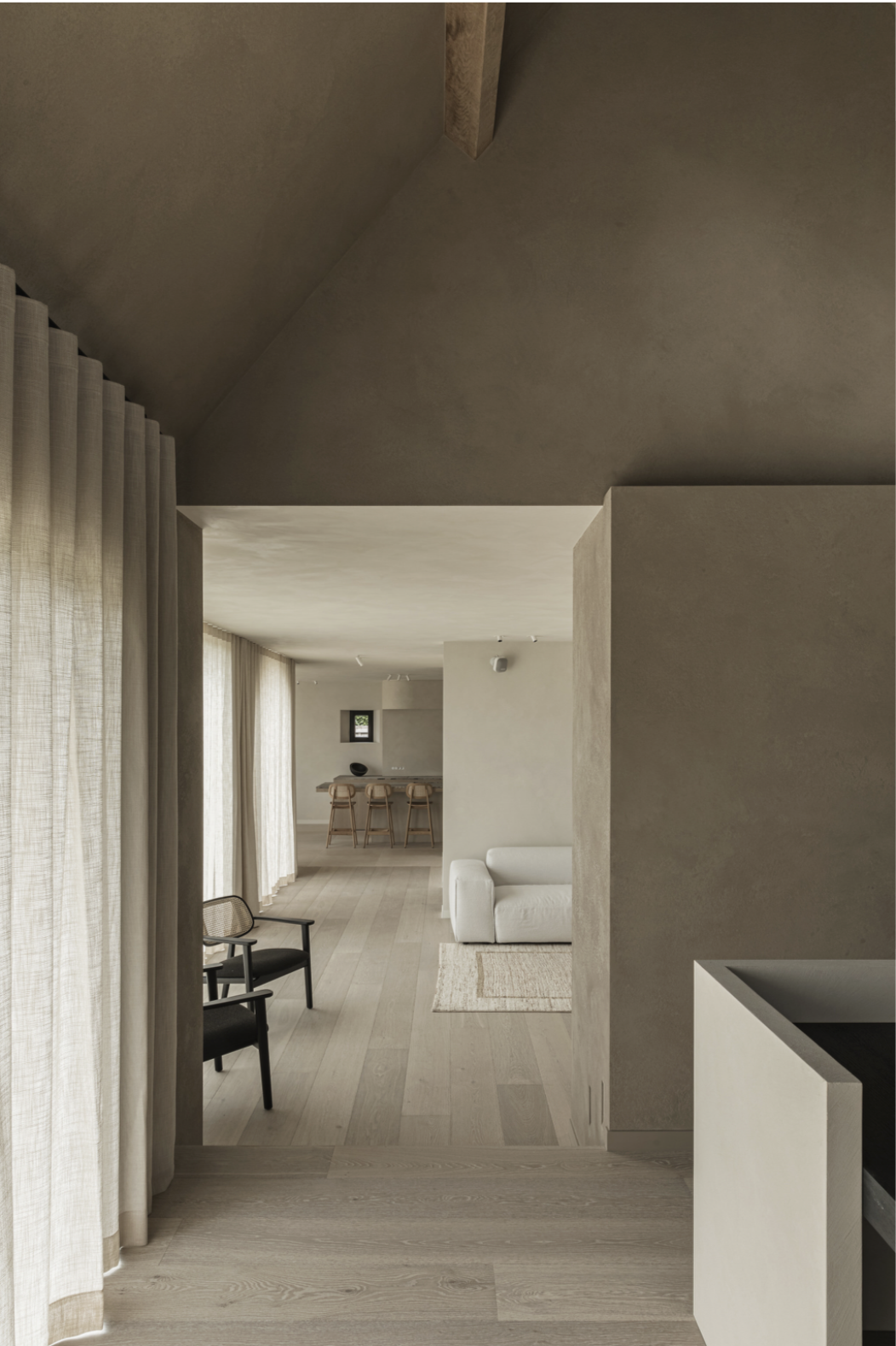 Interior de lujo con piso de madera noble